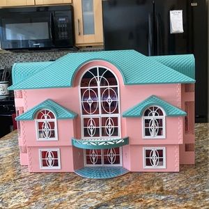 “Lego” type toy house